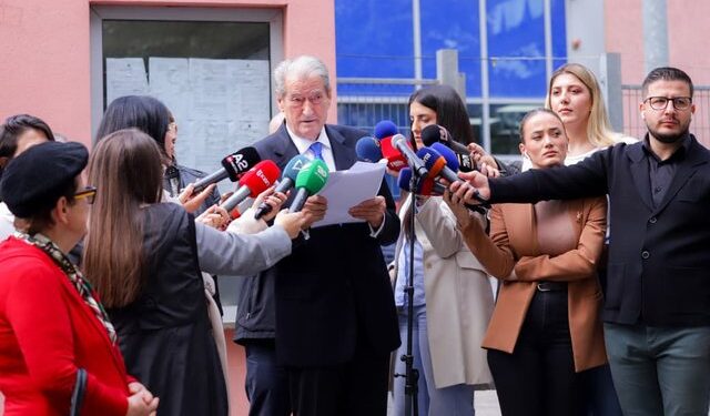Berisha publikon dokumentin: Policia greke vërteton ekspulsin e Irenës me 5 mbiemra