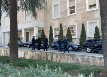 Rama mbledh me urgjencë në Kryeministri Peleshin dhe Ballën