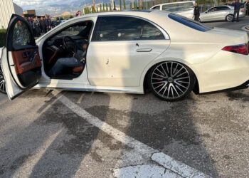 Policia jep detaje të tjera, çfarë u gjet në makinën e autorëve pas atentatit në Rinas