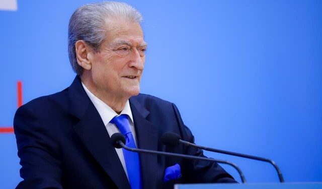 Berisha: “Sheqeri” bëri fushatë për Ervin Hoxhën, krahu i djathtë i Shullazit ishte truprojë e Blendi Gonxhes