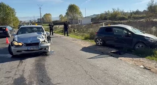 Përplasen dy makina në aksin Fier- Roskovec, plagosen katër persona