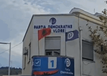 Rreth 300 demokratë të Vlorës nisen drejt Tiranës për protestën e opozitës