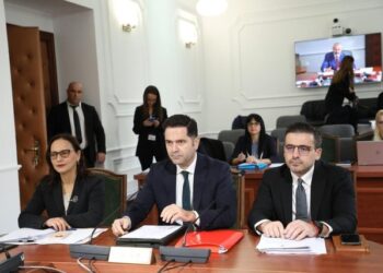 “Paqja fiskale”, Qeveria përgatitet të falë miliarda lekë borxhe; Opozita ngre pikëpyetje mbi projektin