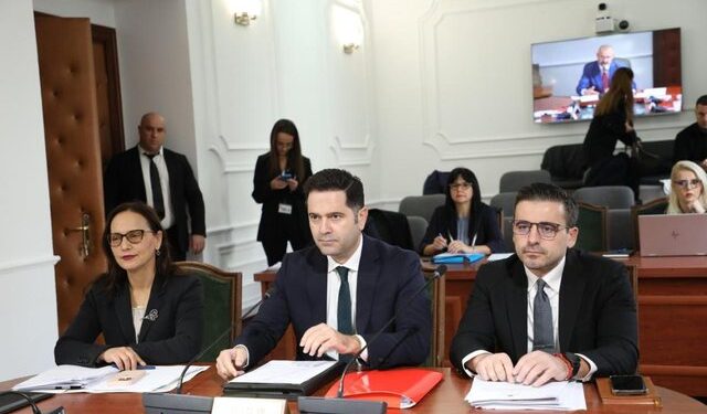 “Paqja fiskale”, Qeveria përgatitet të falë miliarda lekë borxhe; Opozita ngre pikëpyetje mbi projektin