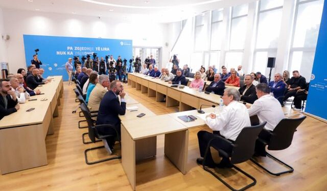 Pas protestës, Berisha thërret Kryesinë në selinë blu