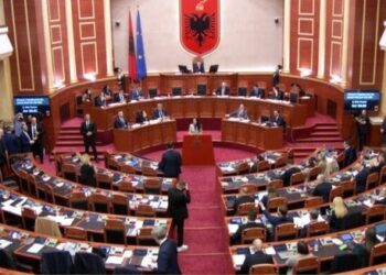 Balluku flet për herë të parë nga Kuvendi si e pandehur, opozita braktis sallën