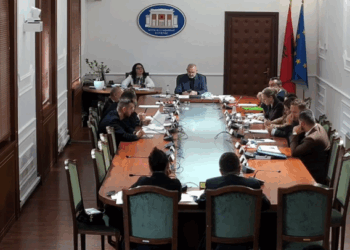 “Mëso hierarkinë”, Ulsi Manja i ndërpret protagonizimin Zegjinesë