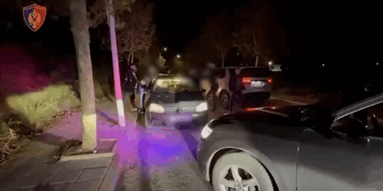 Kokainë e fshehur në makinë, arrestohen tre të rinj në Vlorë (Emrat)