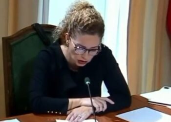 Efekti ‘Zegjine’ edhe në Komisione, gafa e Olta Xhaçkës! Ish-ministrja bëhet “lëmsh” me shifrat për buxhetin