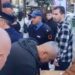 Kamëz/ Protestë për rritjen e çmimit të biletës së urbanit, polici – qytetarëve: Do merrem privatisht me ju
