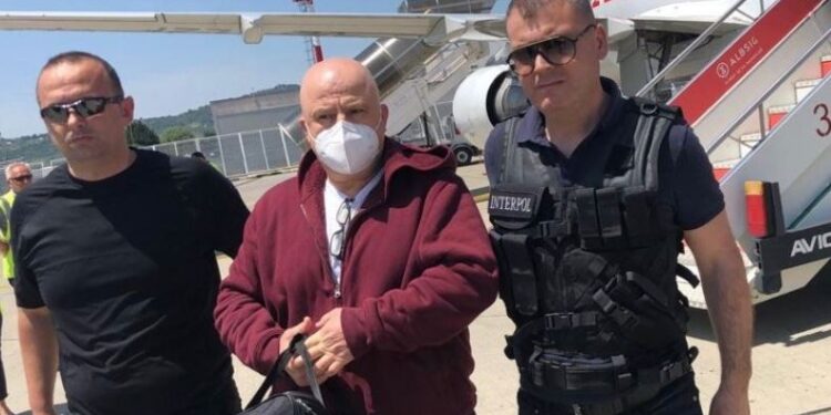 Vrau 2 persona pas debatit për makinat, prokuroria kërkon 25 vjet burg për ish-policin