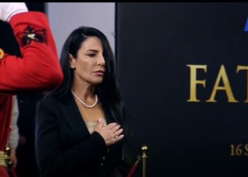 VIDEO/ Belinda Balluku ‘braktiset’ nga kolegët socialistë në homazhet për Fatos Nanon