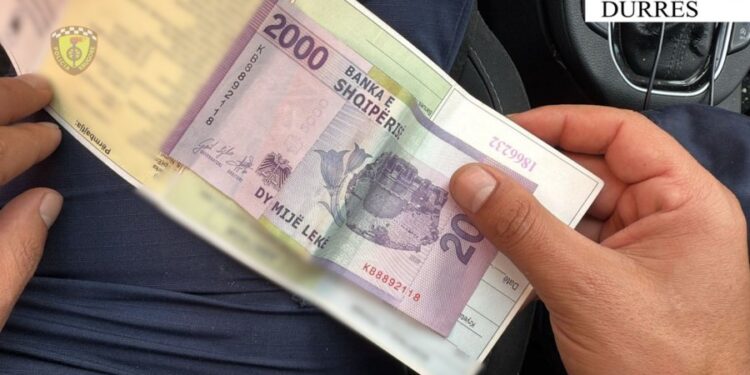 ‘Më jep 60 mijë lekë, të të zhbllokoj mjetin’, arrestohet polici në Durrës