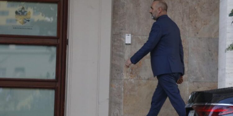 Prej 3 orësh balluku në zyrë me Ramën, në kryeministri shkon dhe Ulsi Manja