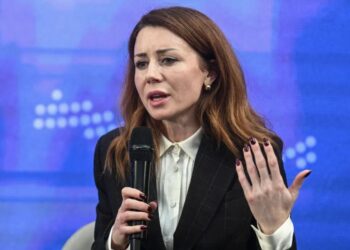 Skandali i korrupsionit me energjinë, Parlamenti shkarkon 2 ministrat e akuzuar