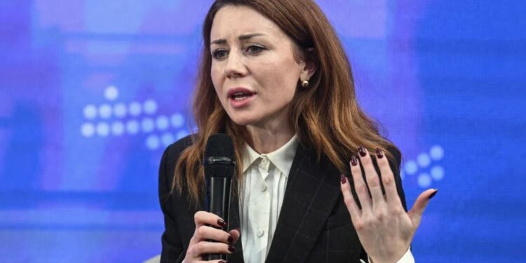 Skandali i korrupsionit me energjinë, Parlamenti shkarkon 2 ministrat e akuzuar