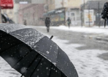 Nesër shtrëngata shiu dhe rrezik për përmbytje, ja zonat që pritet të preken