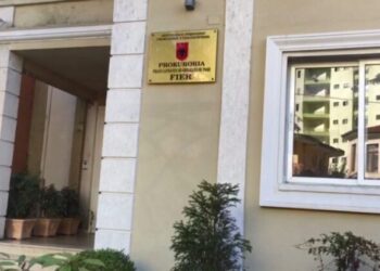 Sekuestrohen 15 pasuri të dy vëllezërve në Fier, të dënuar në Angli për drogë