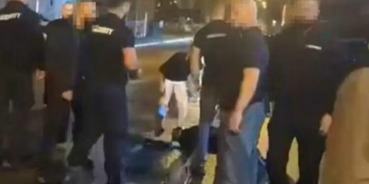 Sherr mes shqiptarëve në Zvicër, i riu plagos me thikë punonjësin e sigurisë