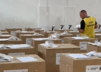 Vlora në prag të zgjedhjeve, nis shpërndarja e materialeve zgjedhore