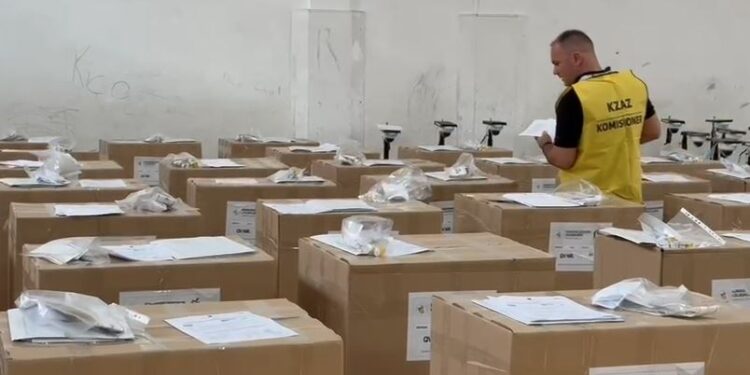 Vlora në prag të zgjedhjeve, nis shpërndarja e materialeve zgjedhore