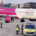 MISTERI/ 5 pasagjerë pa ndjenja. Hipoksia apo helmimi, çfarë e ktheu pas avionin e Wizz Air nga Londra? Kompania: Nuk themi dot më shumë