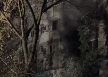 Shkodër/ Përfshihet nga flakët apartamenti, brenda tij dy të moshuar