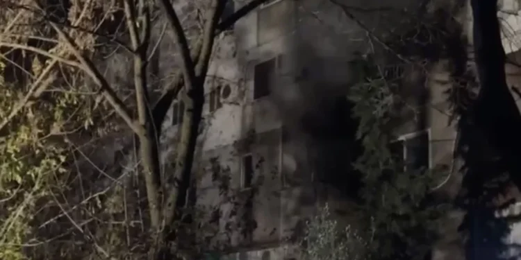 Shkodër/ Përfshihet nga flakët apartamenti, brenda tij dy të moshuar