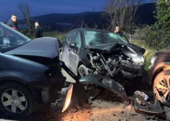 Aksident i trefishtë në aksin Shupenzë-Maqellarë, plagoset rëndë një person