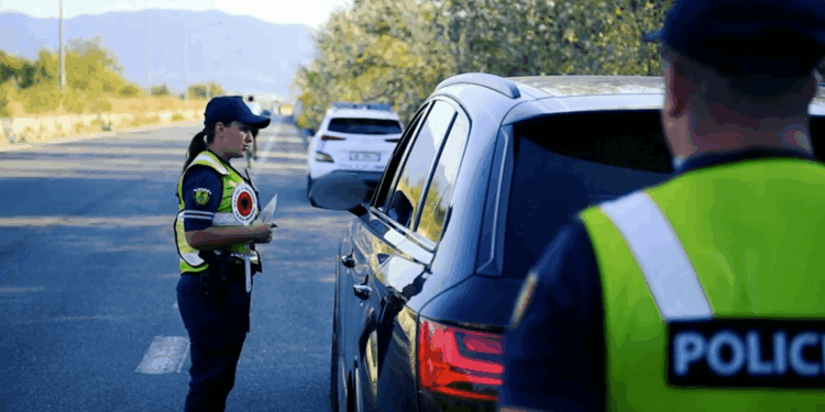 Policia rrugore ka dështuar/ “Lumi” i gjobave e ka përkeqësuar trafikun