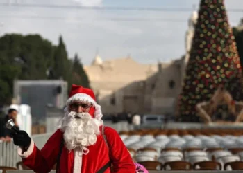 “Krishtlindjet nuk duhet të ndalen ose anulohen kurrë”/ Ndizet për herë të parë që nga fillimi i luftës në Gaza pema në Bethlehem