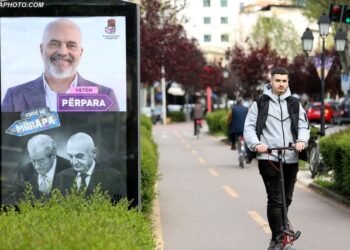 BIRN: Monopoli i reklamave ‘city lights’ kufizoi garën elektorale për bashkinë e Tiranës