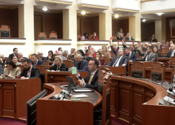 Pezullimi i Ballukut/ Rama shmang llogaridhënien para Kuvendit me votat e shumicës