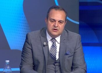 Mjeku shqiptar publikon studimin: Numri i lartë i vdekjeve në pandemi dyshohet se erdhi nga vaksinat