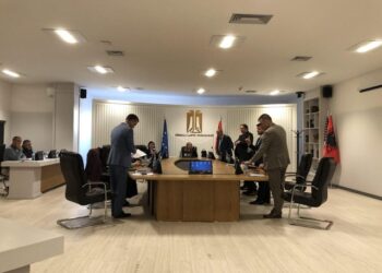 Transferimet e përkohshme shkaktojnë debat në KLP