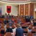 Nis me tensione seanca, deputetët e PD zënë vendin e ministrave në sallë