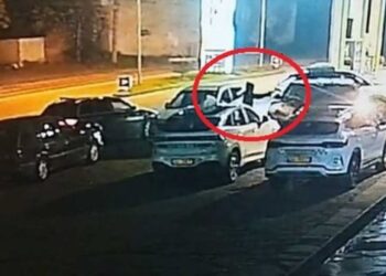 Del VIDEO e atentatit në Elbasan: Autor shkon i vetëm pranë makinës së viktimës