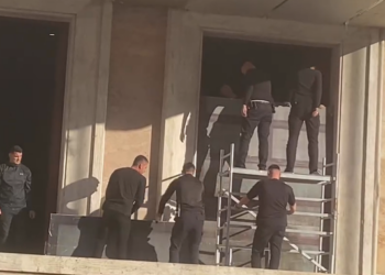 Rama “blindon” Kryeministrinë, dyert vishen me mburoja metalike