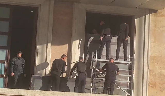 Rama “blindon” Kryeministrinë, dyert vishen me mburoja metalike