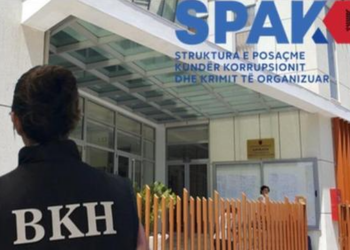 Aksioni i SPAK/ Mbi 18 kontrolle banesash për të gjetur para dhe dokumente nga tenderat e AKSHI-t