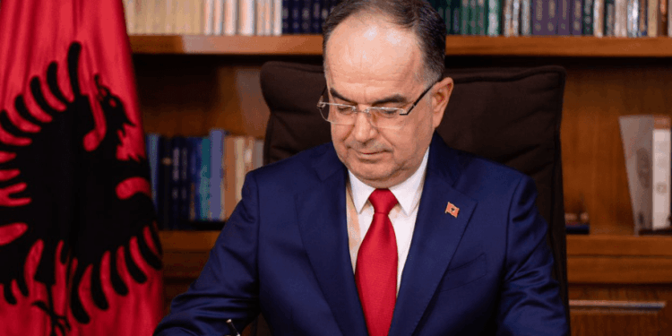 Begaj shkarkon Komandantin e Forcës Tokësore, emëron Petrit Pal Çunin