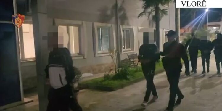 “Na jep 70 mijë euro ose…”/ Mbajtën peng dhe dhunuan një shtetas nga Kosova, tre të arrestuar