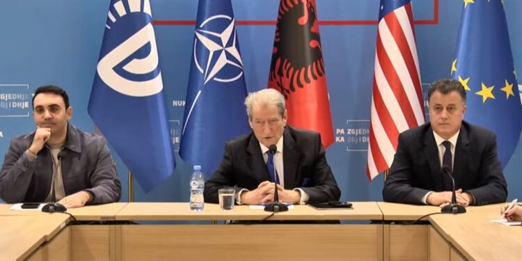 Nis mbledhja e Grupit Parlamentar të PD, Berisha: Do të riparaqesim në Kuvend amendamentin për minimumin jetik dhe ripopullimin
