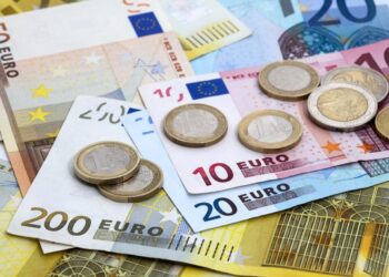 Kursi i Euros pëson sërish rënie, prek minimum të ri historik
