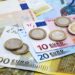 Kursi i Euros pëson sërish rënie, prek minimum të ri historik