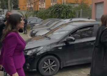 “Sekreti” 2.4 miliardë lekë i shefes së AKSHI-t, Linda Karçanaj dhe Adem Trezhnjevës me 16 roje sigurie