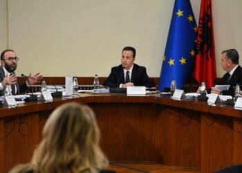 Kërkesa për arrestimin e Ballukut/ Detaje nga mbledhja e Këshillit të Mandateve, avokati kërkon 3 javë kohë të njihet me dosjen, SPAK: Mjaftojnë 5 ditë