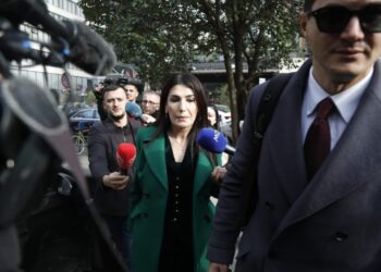 Abuzimet me tenderat/ SPAK e la në “arrest shtëpie”, Mirlinda Karçanaj i delegon kompetencat vartëses (EMRI)