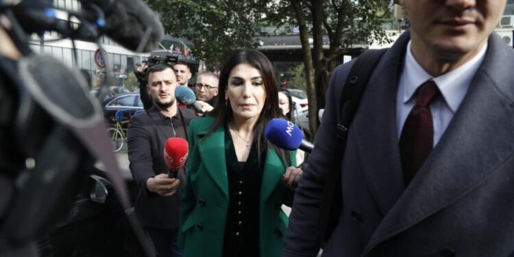 Abuzimet me tenderat/ SPAK e la në “arrest shtëpie”, Mirlinda Karçanaj i delegon kompetencat vartëses (EMRI)