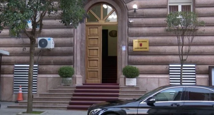 Kushtetuesja në alarm?/ Kandidati me pasuri të dyshuar synon postin më të lartë juridik